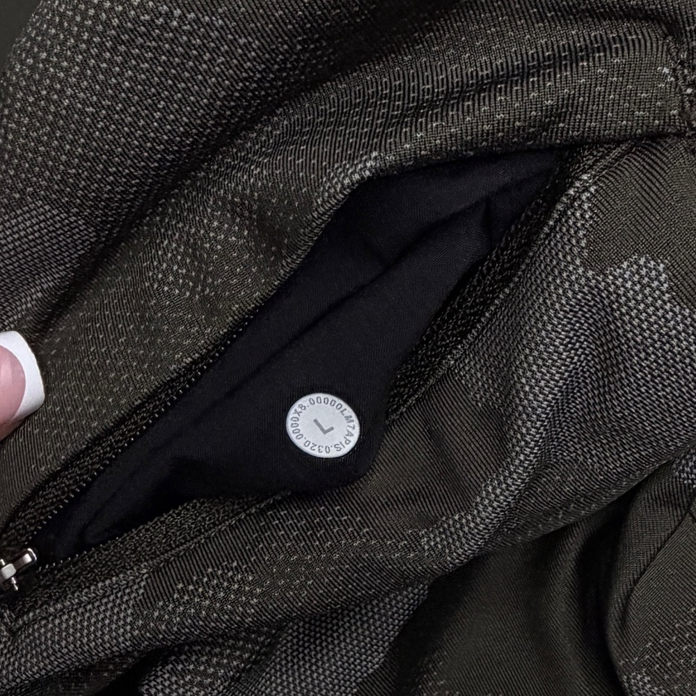 Lululemon T.H.E. Short 7" Mesh *Linerless •Variegated Mesh Camo Max Dark Olive - Picture 12 of 15